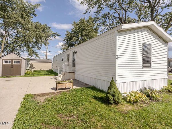 1285 N Shoop Avenue , Wauseon, OH 43567