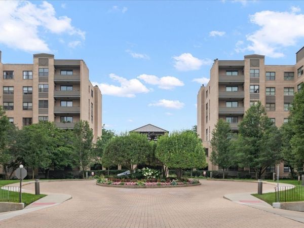 4545 W Touhy Avenue W, Unit 217W, Lincolnwood, IL 60712