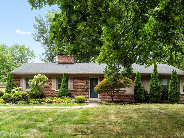 16031 Buckingham Avenue, Beverly Hills Village, Mi 48025