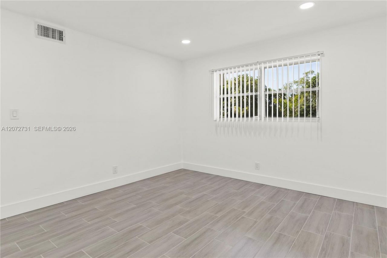 7925 Fairview Dr , Unit 105, Tamarac, FL 33321 Photo