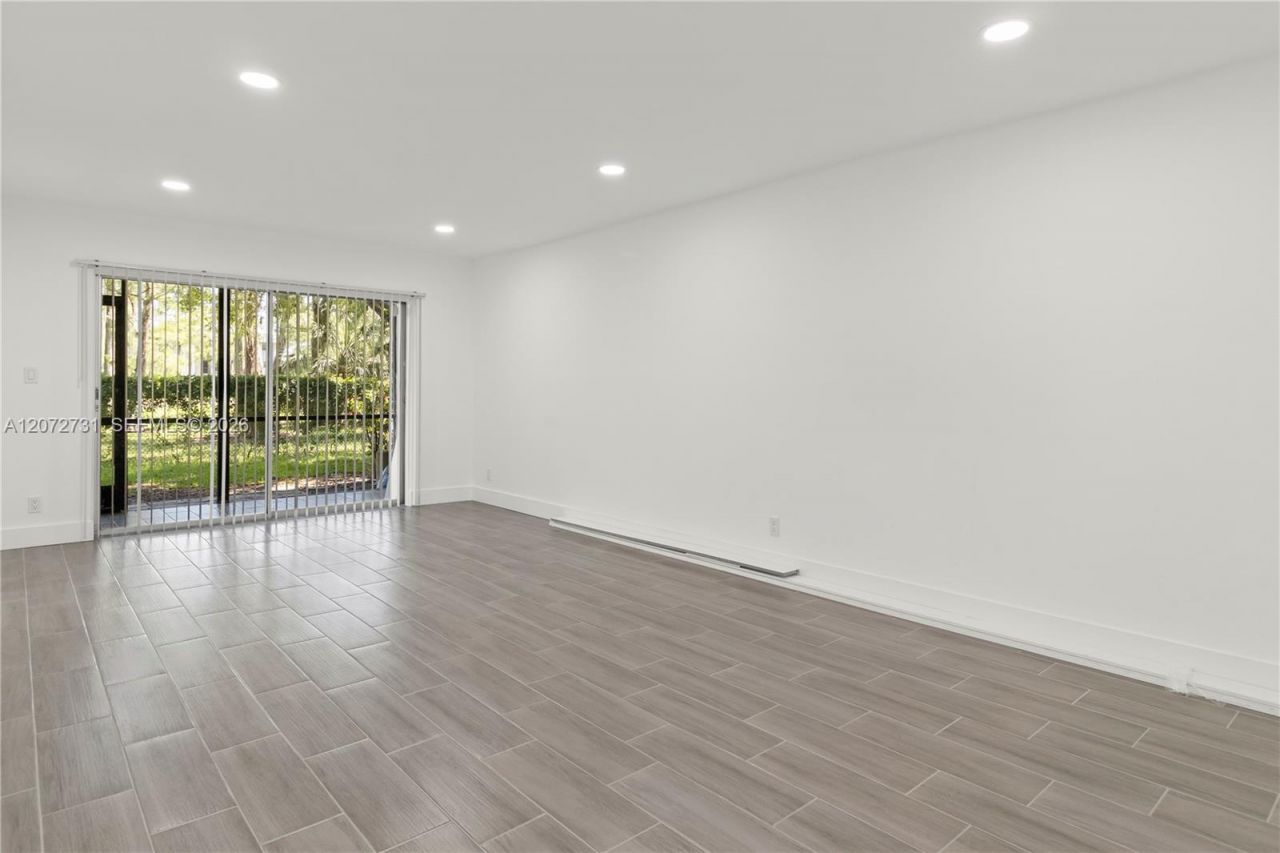7925 Fairview Dr , Unit 105, Tamarac, FL 33321 Photo