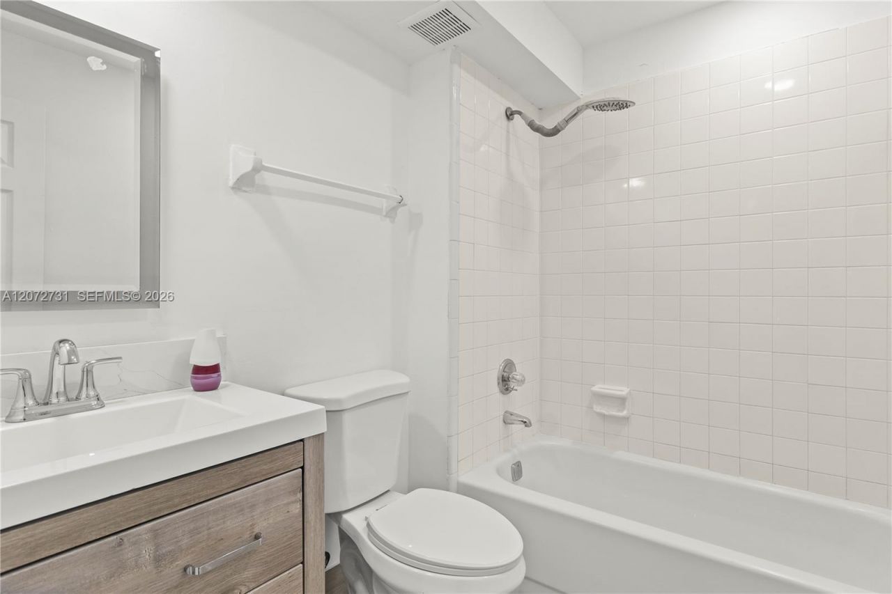 7925 Fairview Dr , Unit 105, Tamarac, FL 33321 Photo