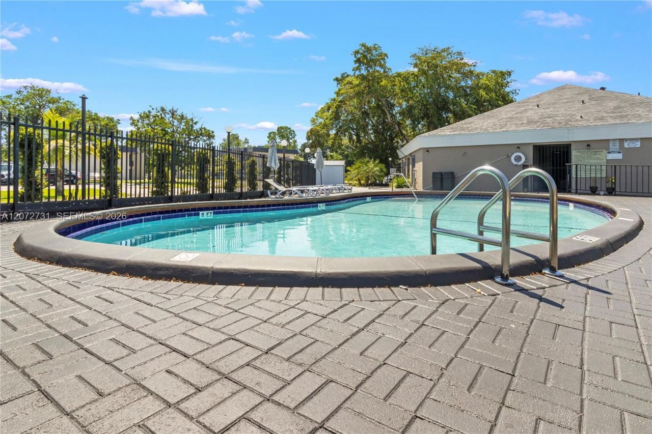 7925 Fairview Dr , Unit 105, Tamarac, FL 33321 Photo