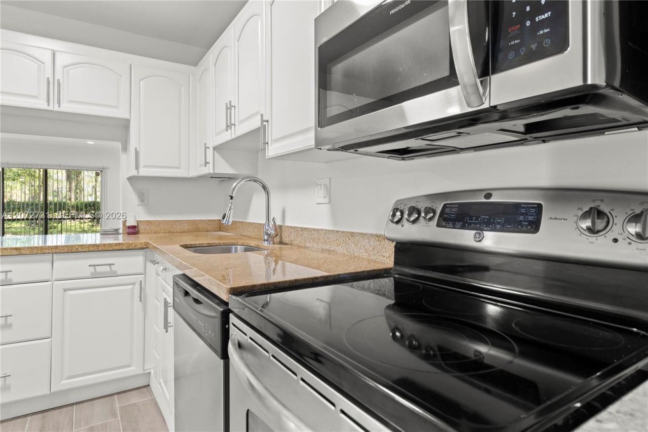7925 Fairview Dr , Unit 105, Tamarac, FL 33321 Photo