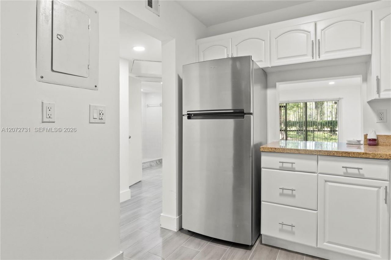 7925 Fairview Dr , Unit 105, Tamarac, FL 33321 Photo