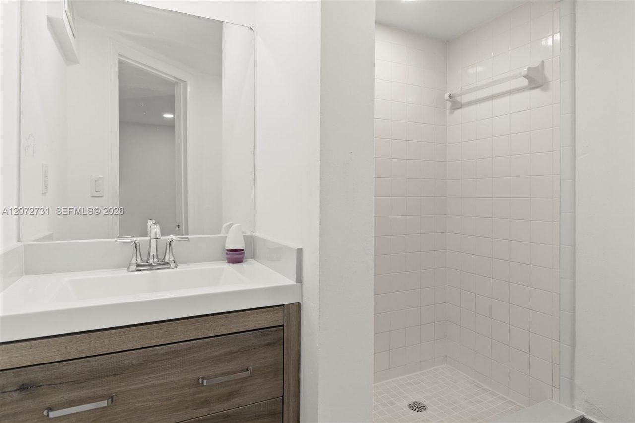 7925 Fairview Dr , Unit 105, Tamarac, FL 33321 Photo