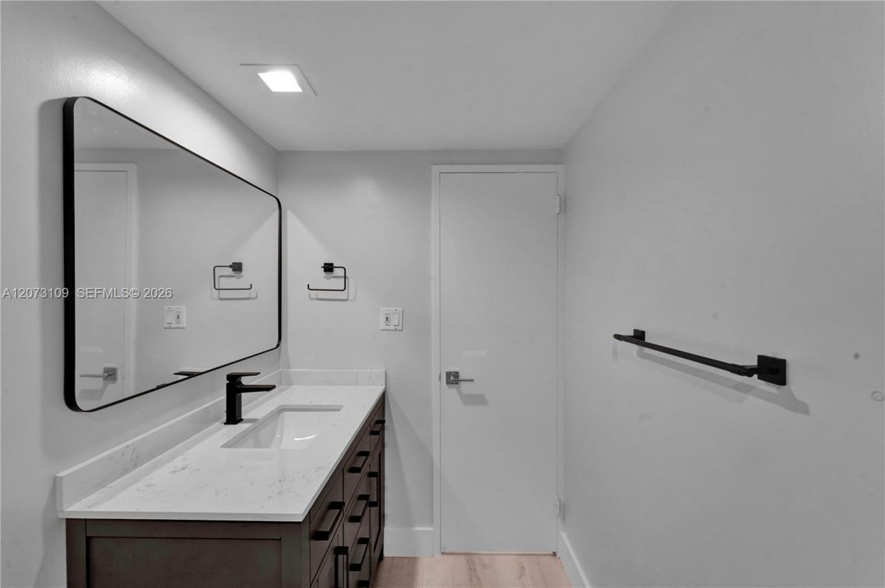 5600 Collins Ave, Unit 6A, Miami Beach, FL 33140 Photo