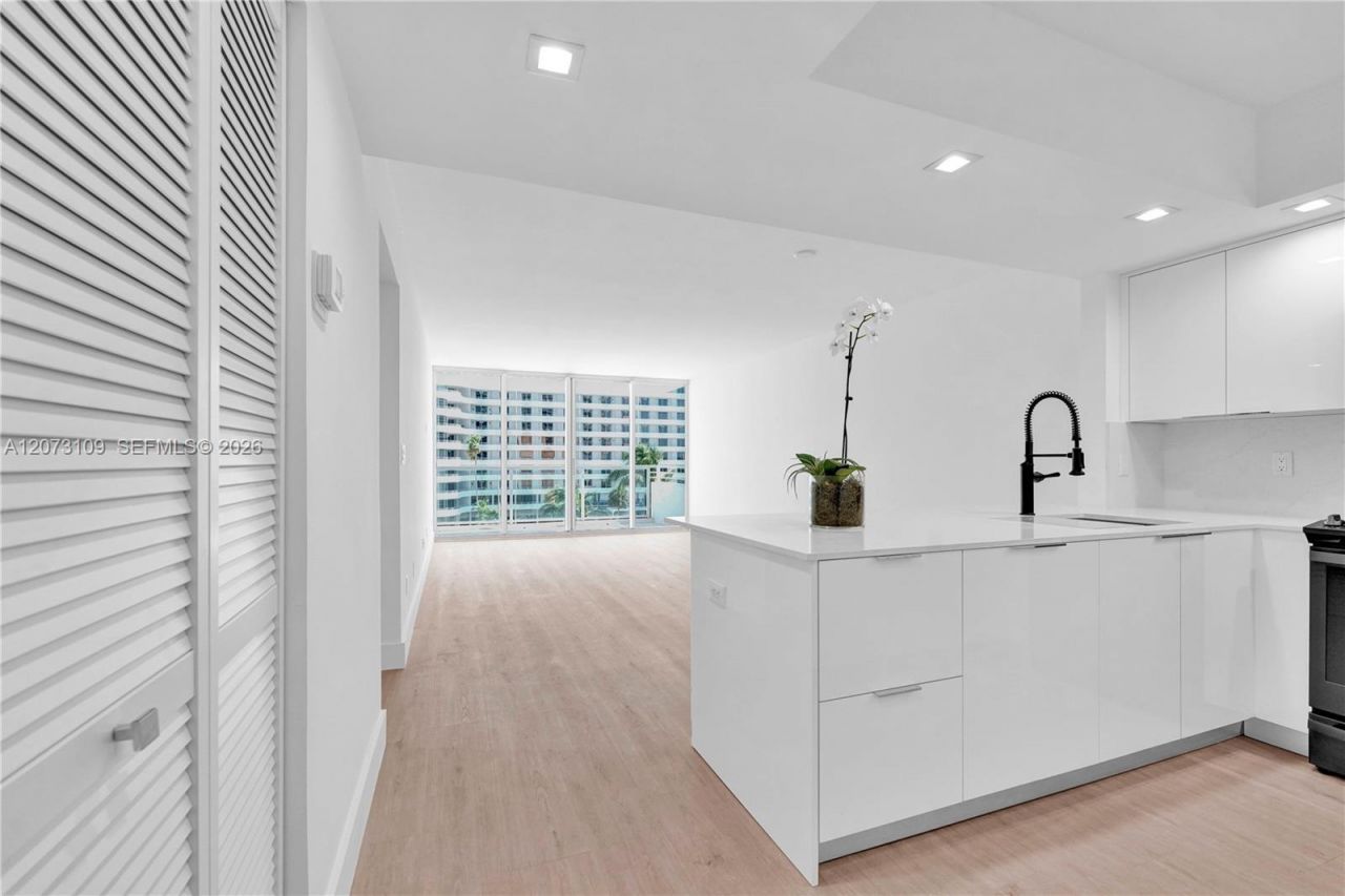 5600 Collins Ave, Unit 6A, Miami Beach, FL 33140 Photo