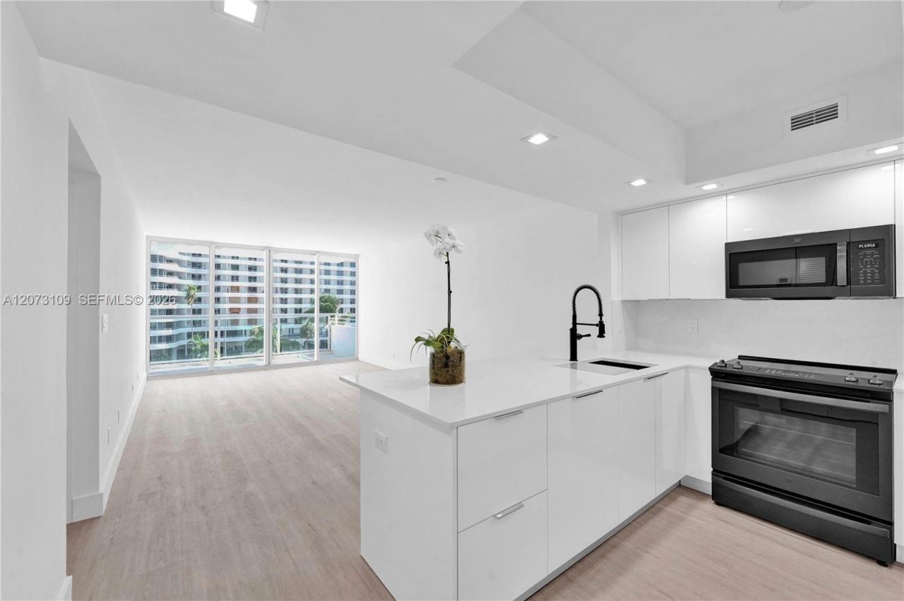 5600 Collins Ave, Unit 6A, Miami Beach, FL 33140 Photo