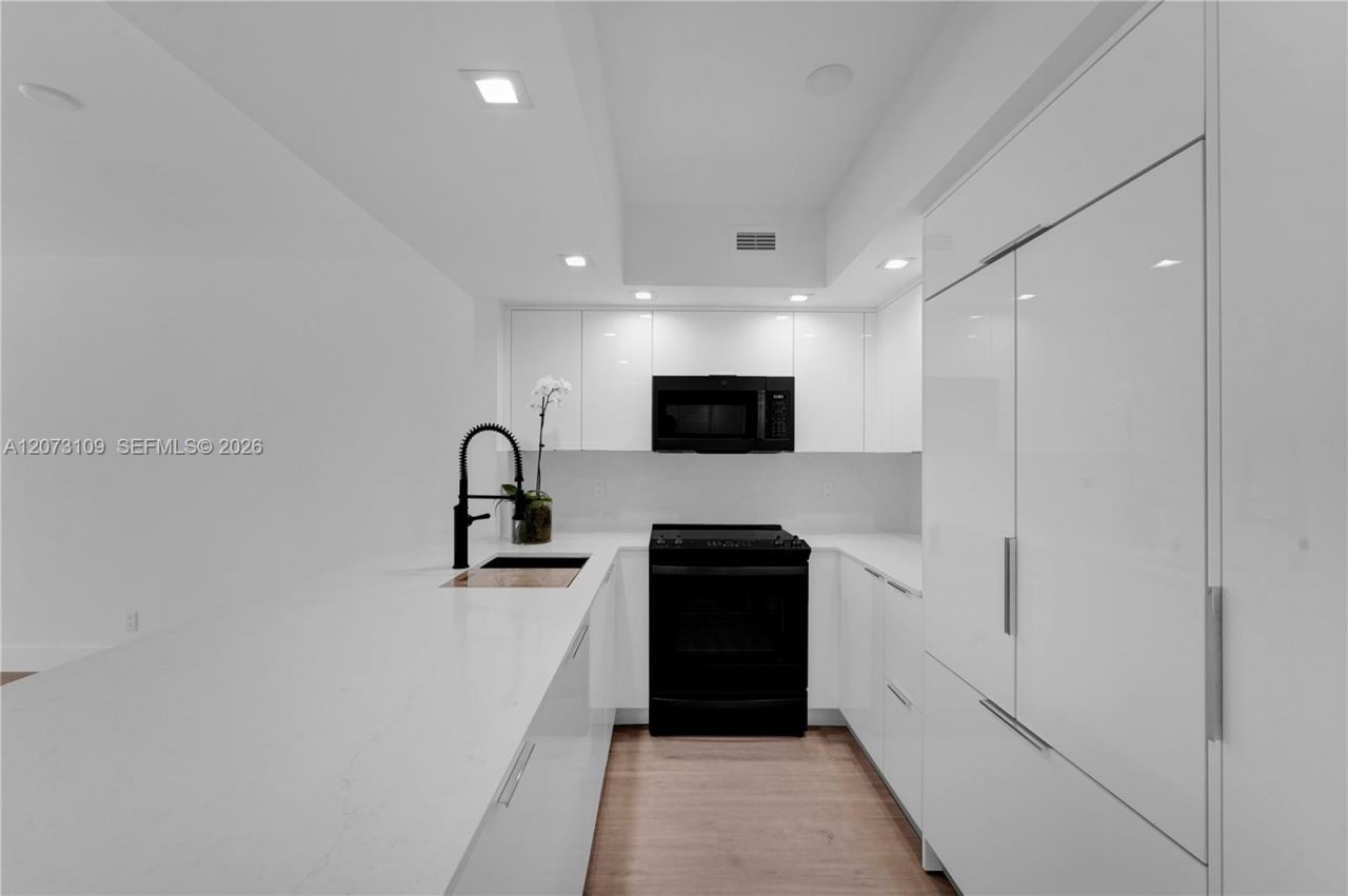 5600 Collins Ave, Unit 6A, Miami Beach, FL 33140 Photo