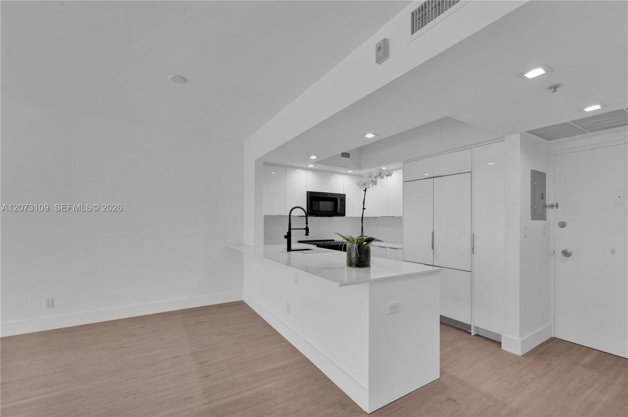 5600 Collins Ave, Unit 6A, Miami Beach, FL 33140 Photo