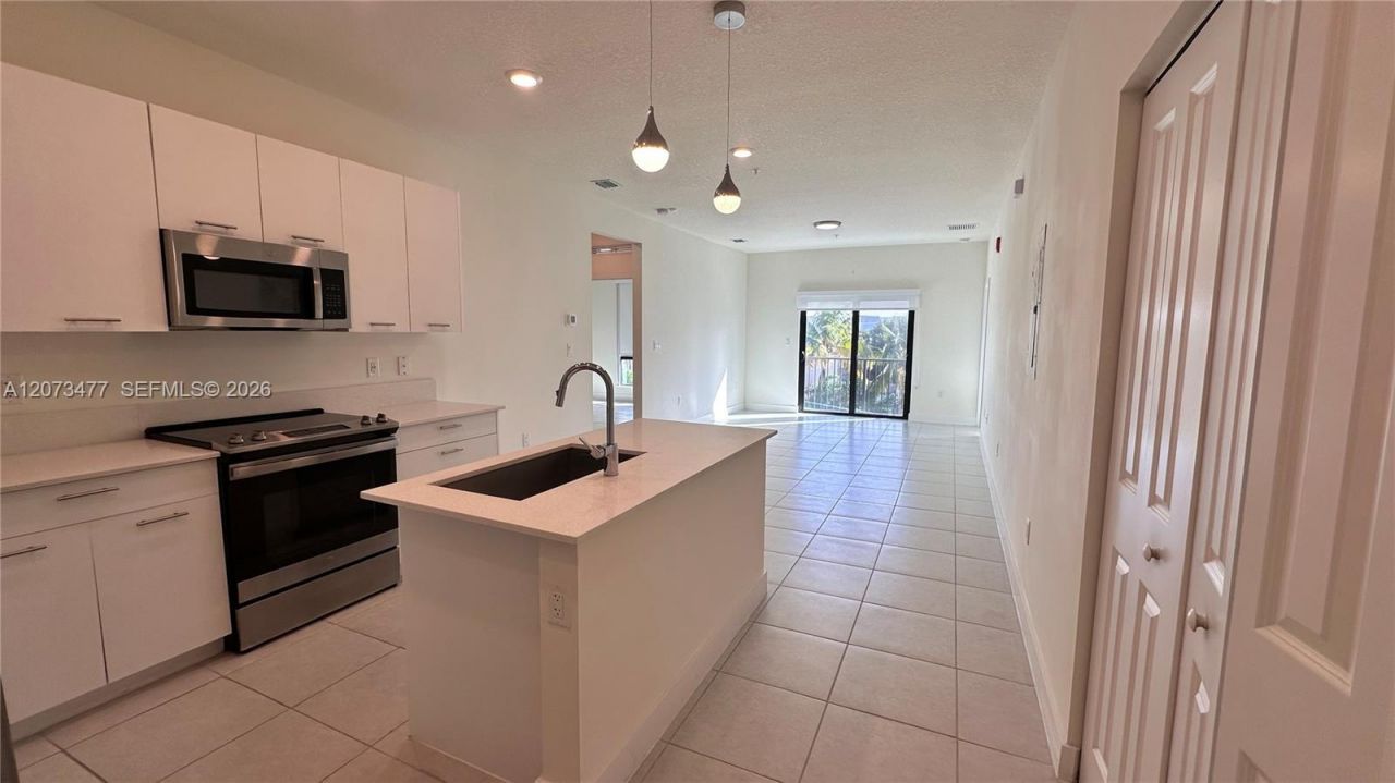 8001 NW 41st St, Unit 308, Doral, FL 33166 Photo