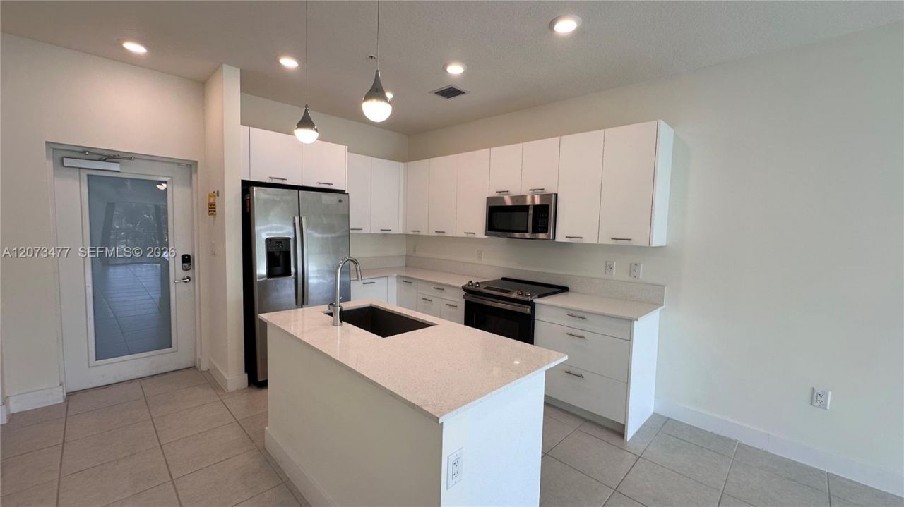8001 NW 41st St, Unit 308, Doral, FL 33166 Photo
