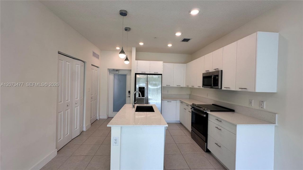 8001 NW 41st St, Unit 308, Doral, FL 33166 Photo