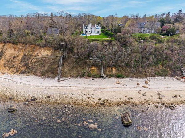 16125 Soundview Avenue , Southold, NY 11971