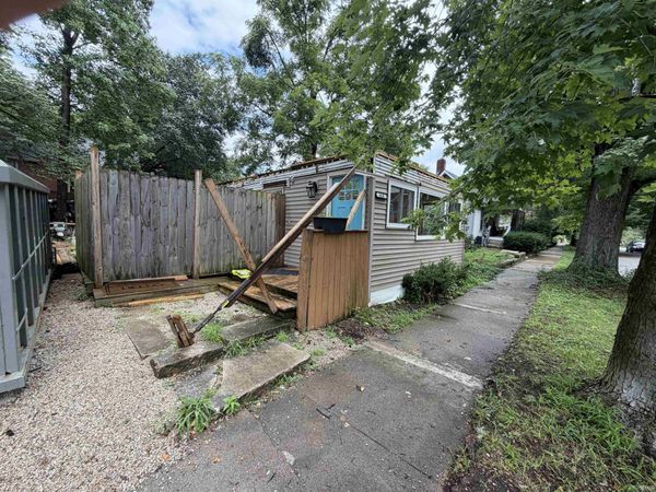 618 W Howe Street, Bloomington, IN 47403