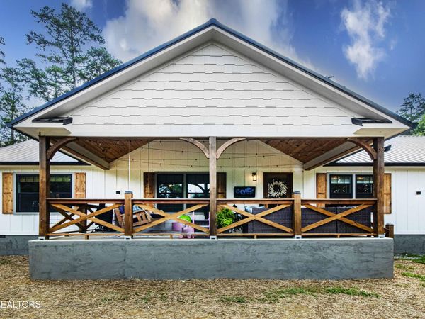 462 Nursery Rd, Dandridge, TN 37725