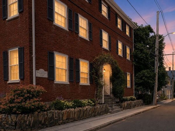 54-56 Lime St, Newburyport, MA 01950