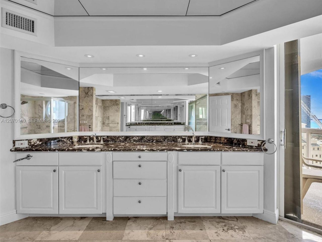 20185 E Country Club Dr , Unit 2101, Aventura, FL 33180 Photo