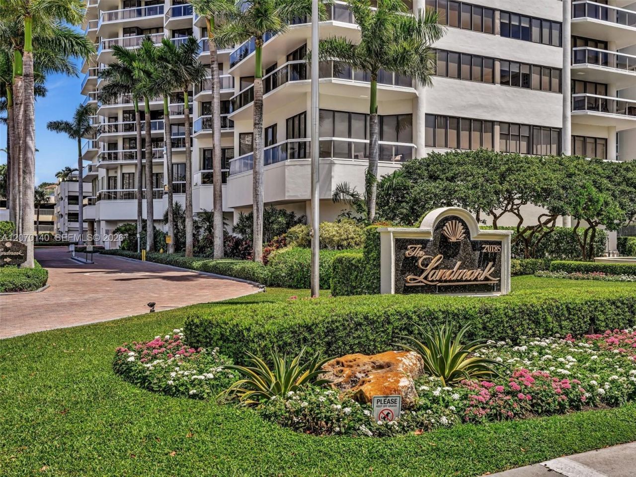 20185 E Country Club Dr , Unit 2101, Aventura, FL 33180 Photo