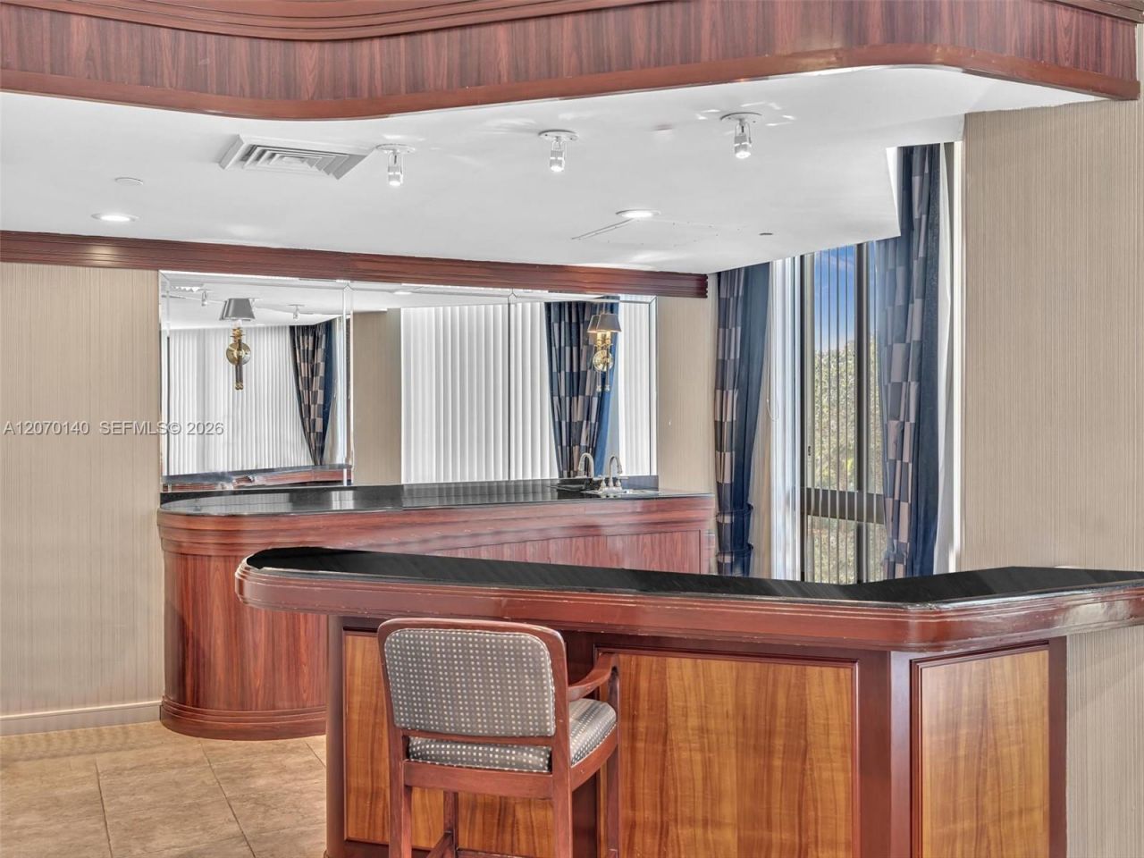 20185 E Country Club Dr , Unit 2101, Aventura, FL 33180 Photo