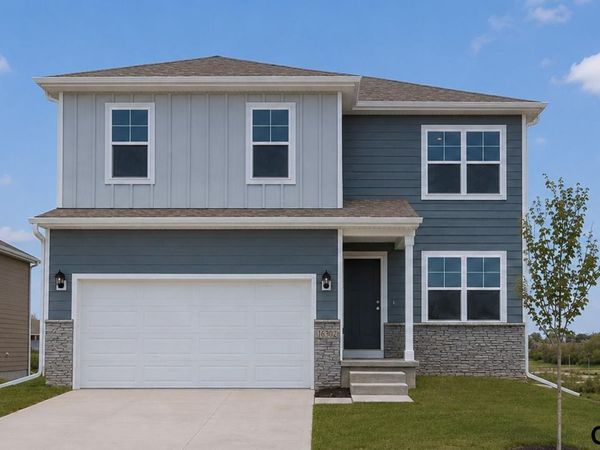 6361 Lawnwood Drive, Papillion, NE 68133