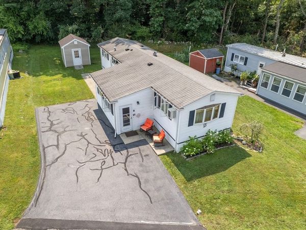 27 Clems Way, Acushnet, MA 02743