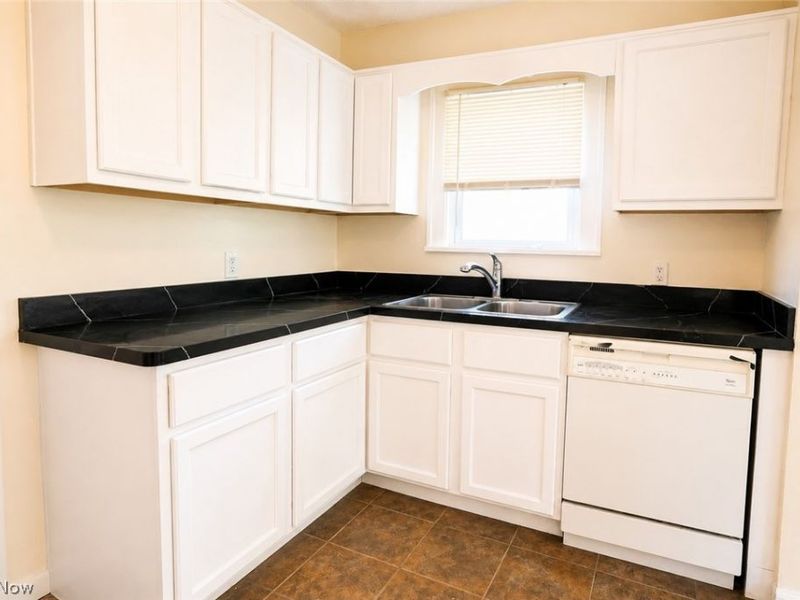 9725 Parkview Avenue , Garfield Heights, OH 44125 Photo 16