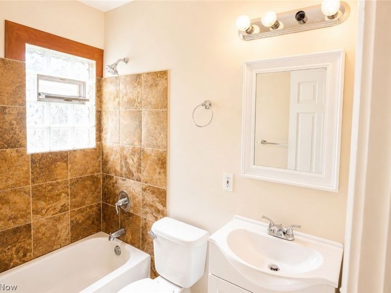 9725 Parkview Avenue , Garfield Heights, OH 44125 Photo 19