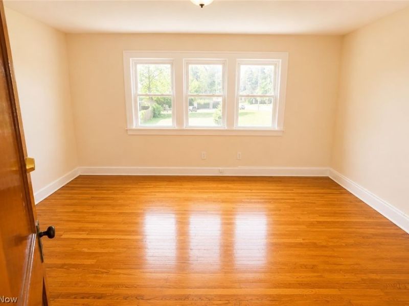 9725 Parkview Avenue , Garfield Heights, OH 44125 Photo 30