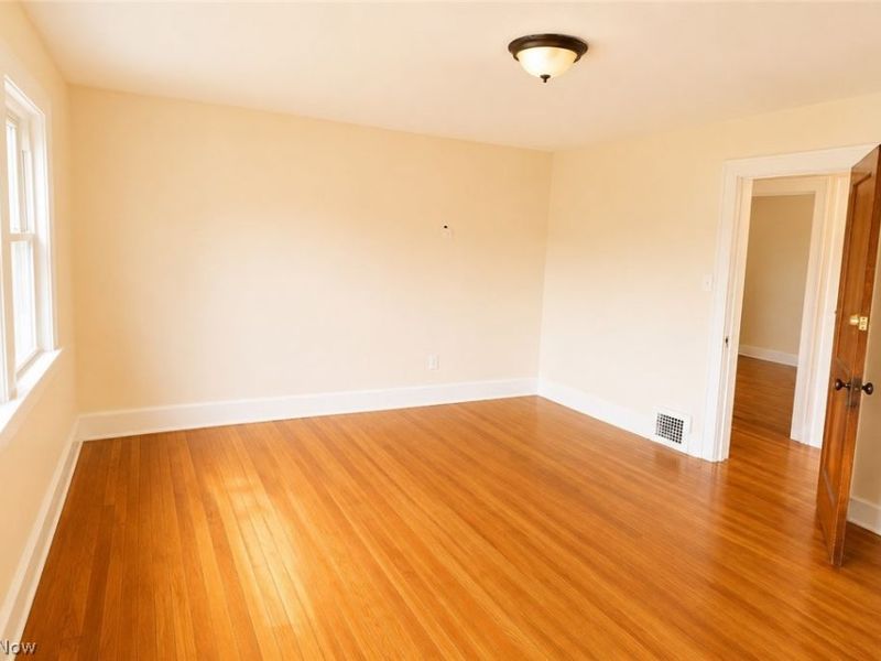 9725 Parkview Avenue , Garfield Heights, OH 44125 Photo 31