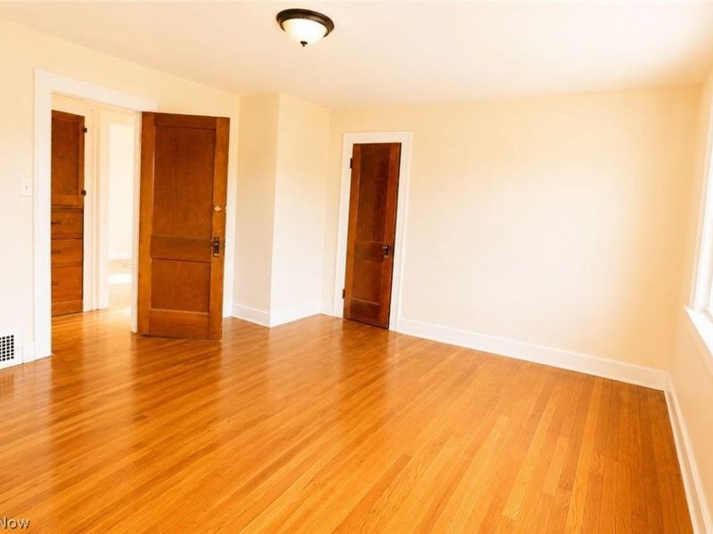9725 Parkview Avenue , Garfield Heights, OH 44125 Photo 32