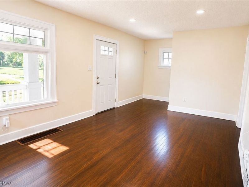 9725 Parkview Avenue , Garfield Heights, OH 44125 Photo 7