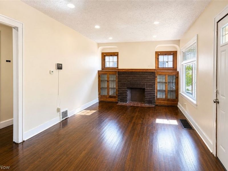 9725 Parkview Avenue , Garfield Heights, OH 44125 Photo 8