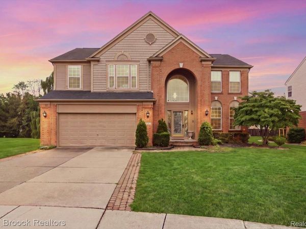 15034 Oak Knoll Court, Sterling Heights, Mi 48312