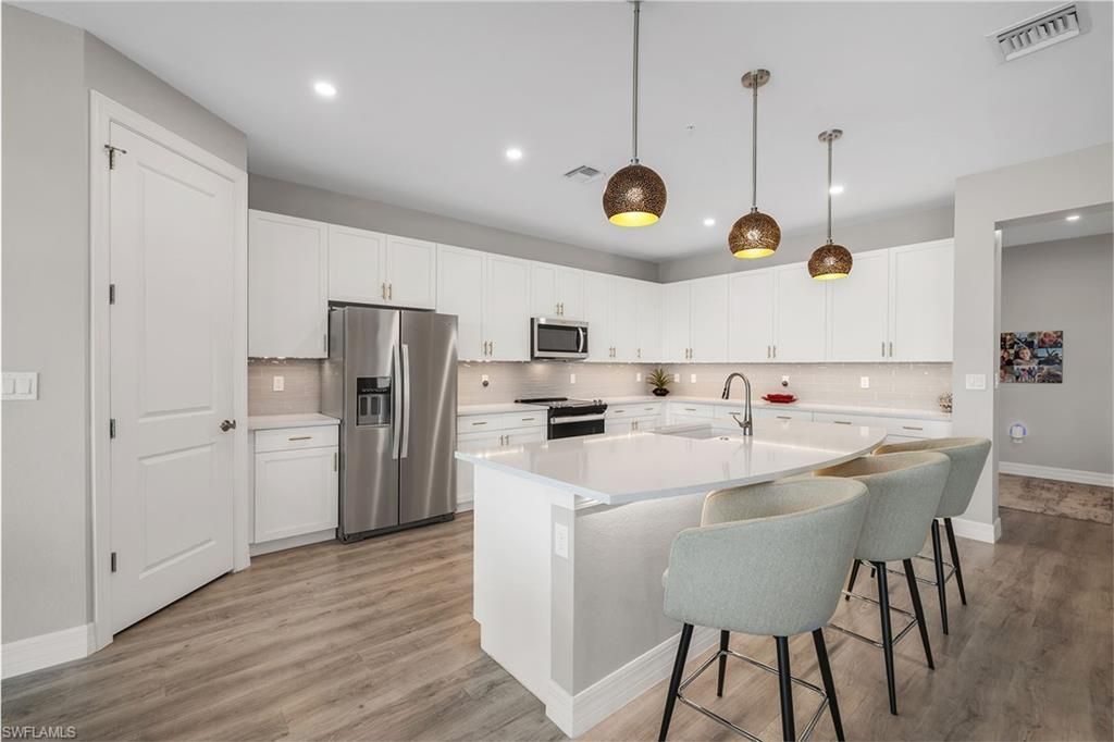 233 Indies Dr E, Unit 201, Naples, FL 34114 Photo
