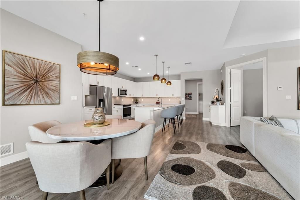 233 Indies Dr E, Unit 201, Naples, FL 34114 Photo