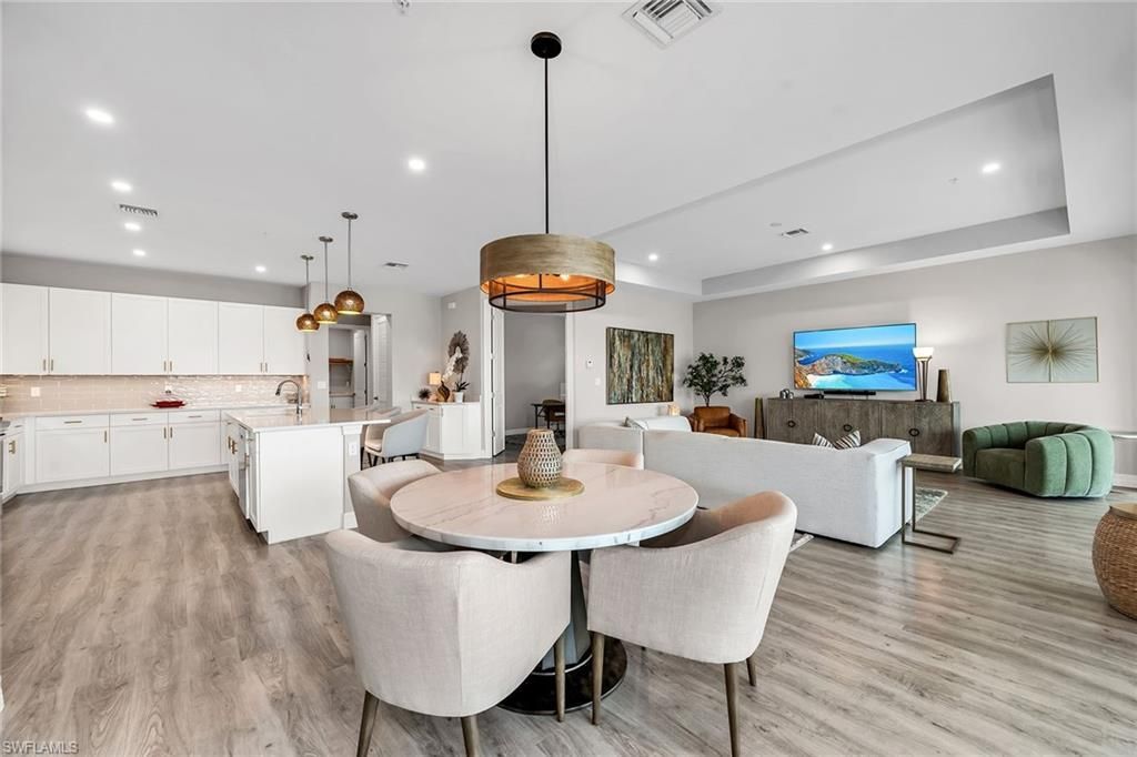 233 Indies Dr E, Unit 201, Naples, FL 34114 Photo