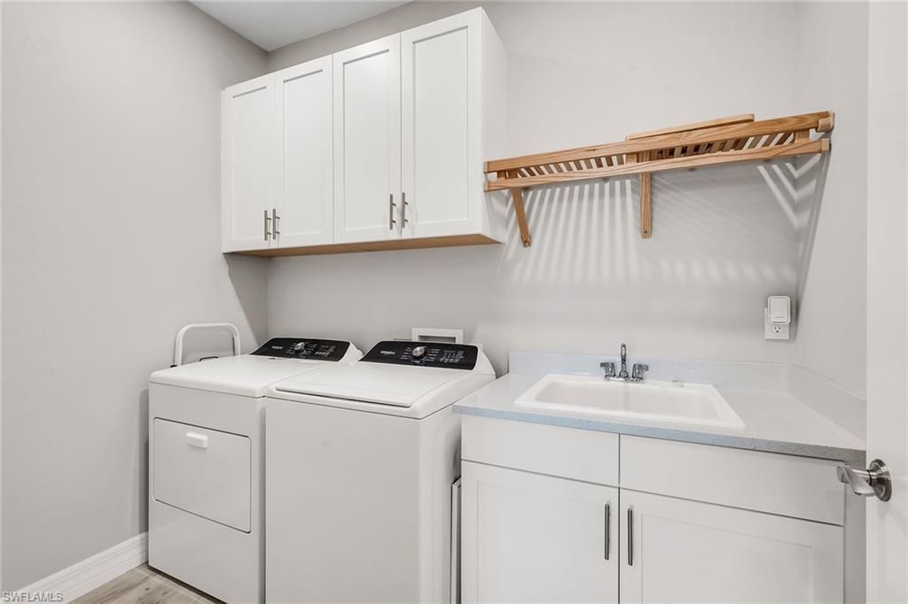 233 Indies Dr E, Unit 201, Naples, FL 34114 Photo