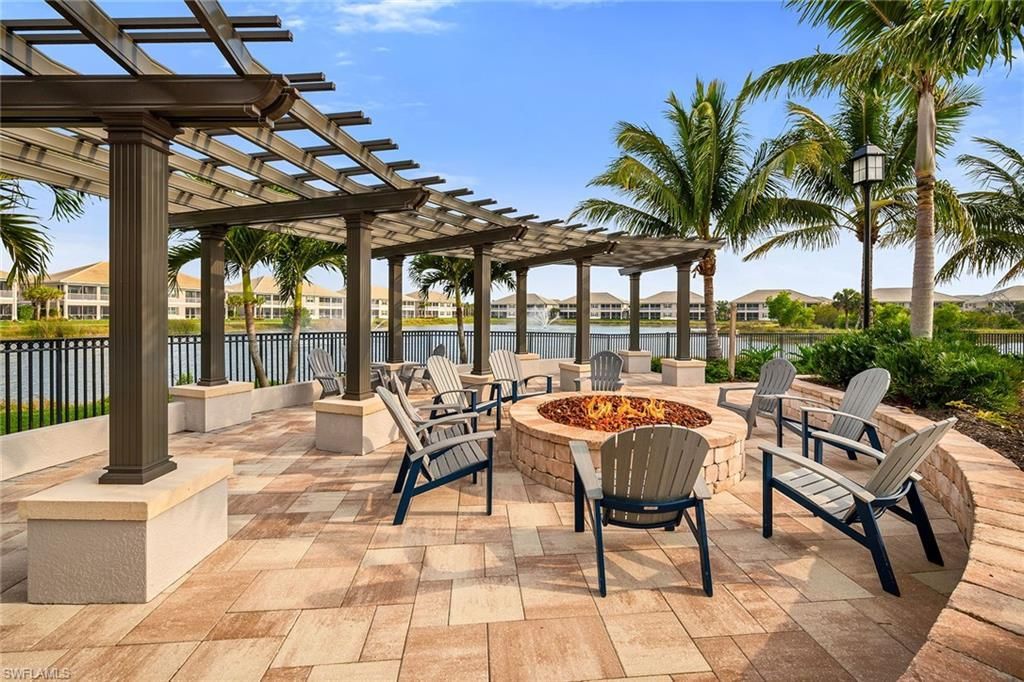 233 Indies Dr E, Unit 201, Naples, FL 34114 Photo