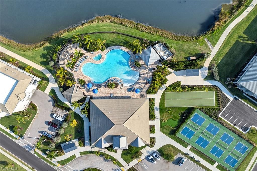 233 Indies Dr E, Unit 201, Naples, FL 34114 Photo