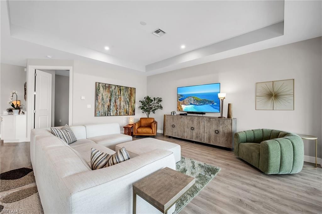 233 Indies Dr E, Unit 201, Naples, FL 34114 Photo