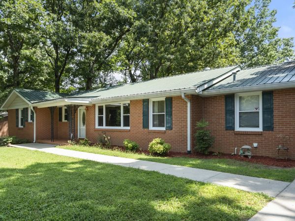 306 Cedarview Dr , Dickson, TN 37055