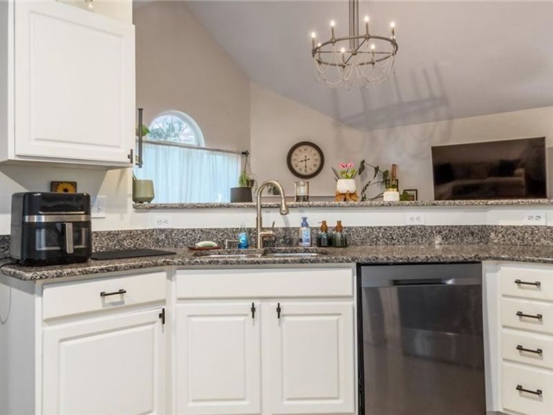 8687 Lazelle Commons Drive , Lewis Center, OH 43035 Photo 11