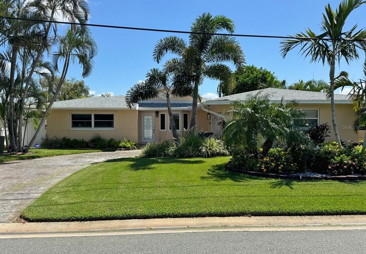 12005 5th Street E, Treasure Island, FL 33706 Main Photo
