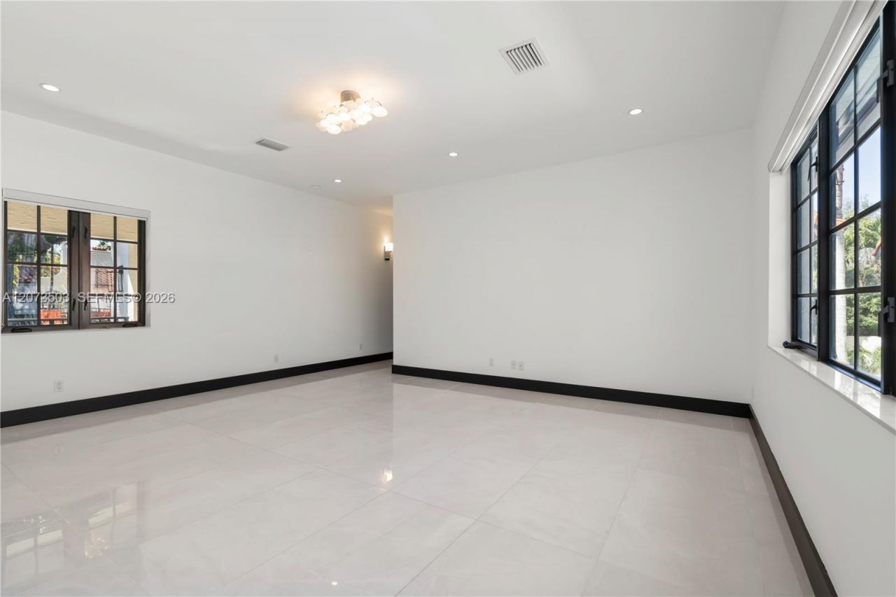 519 Alhambra Cir , Coral Gables, FL 33134 Photo