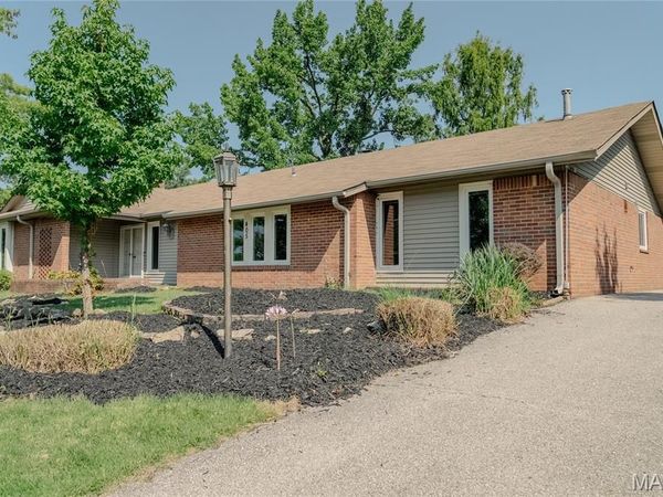 405 Brass Lamp Drive, Ballwin, MO 63011