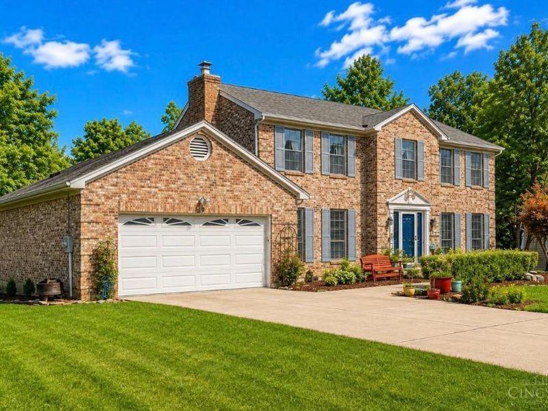 2241 Donnington Lane, Anderson Township, OH 45244 Photo 2