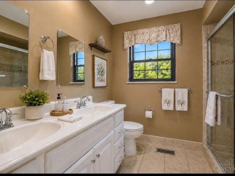 2241 Donnington Lane, Anderson Township, OH 45244 Photo 37