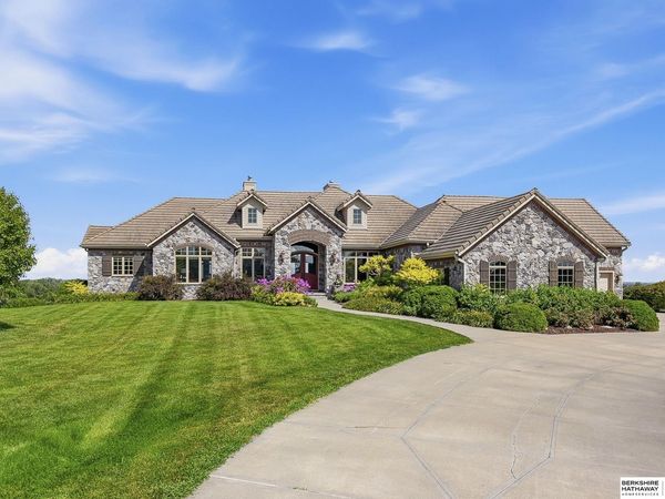 1586 Avignon Circle, Yutan, NE 68073